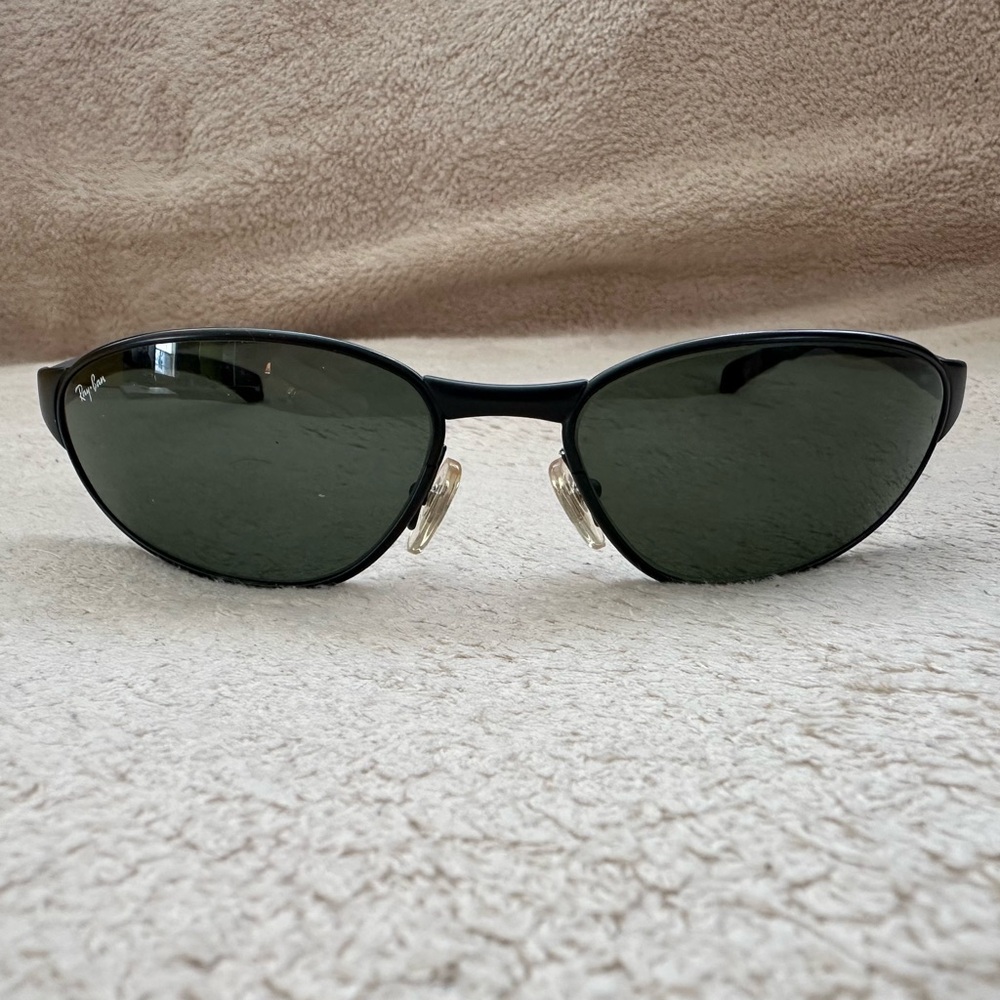 Ray-Ban Classic Black metal frame Sunglasses, plastic lenses, hard zip case